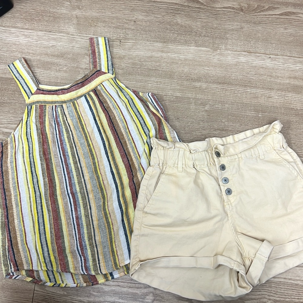 Womens size 9 yellow shorts linen like striped size M top